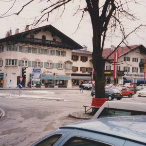 Beginn der Salzburger Straße mit Zangerl, Schachtner, Gollner