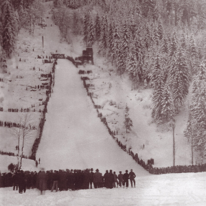 Im Ferbruar 1933 wurde die Sprungschanze dank dem Freigeld eröffnet