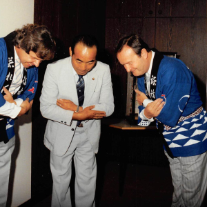 Besuch aus der japanischen Schwesternstadt von Wörgl, Suwa am 22.08. 1985. BM Fritz Atzl, Hr. Takashi Kaneko, BM Walter Doblander aus Kundl